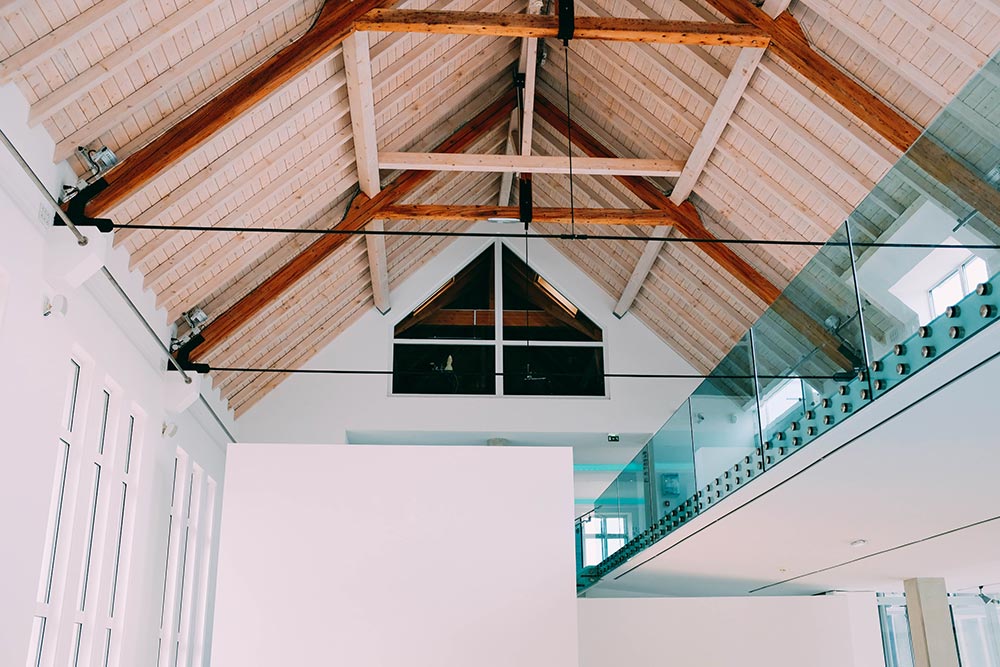5 Reasons to Install Glass Railing in Your Next Construction Project