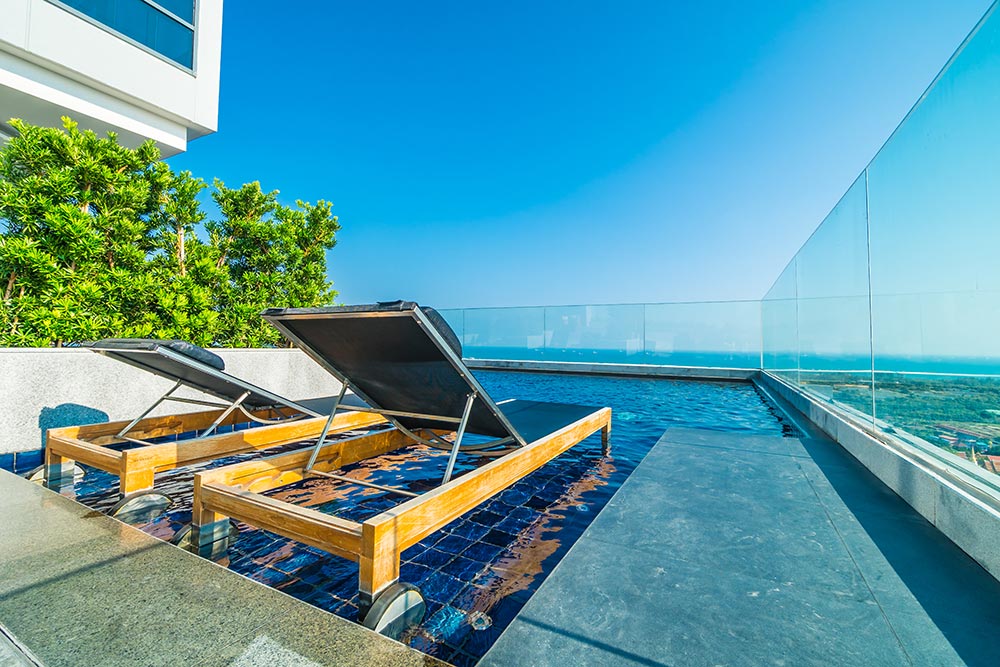 Améliorez la sécurité et l’esthétique de votre piscine avec des clôtures en verre à Montréal