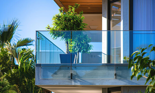 How to Choose the Right Glass Deck Railing for Your Laval Property